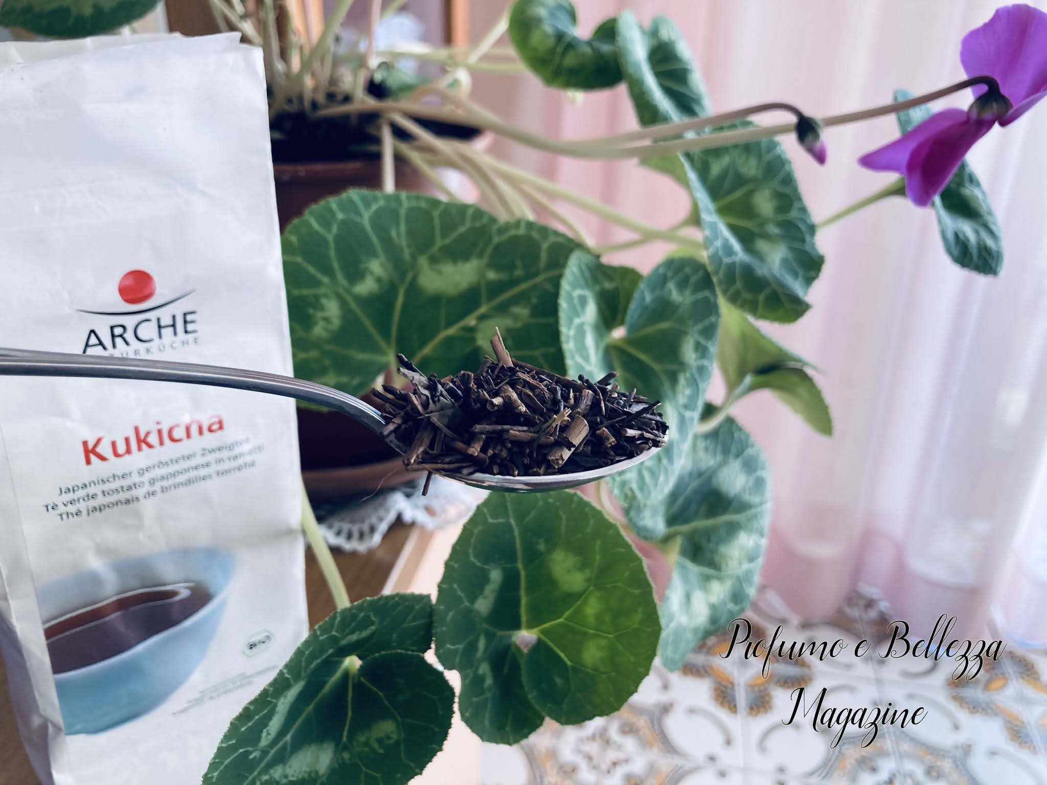 Il tè Kukicha: una sferzata di vitalità fumante in tazza.