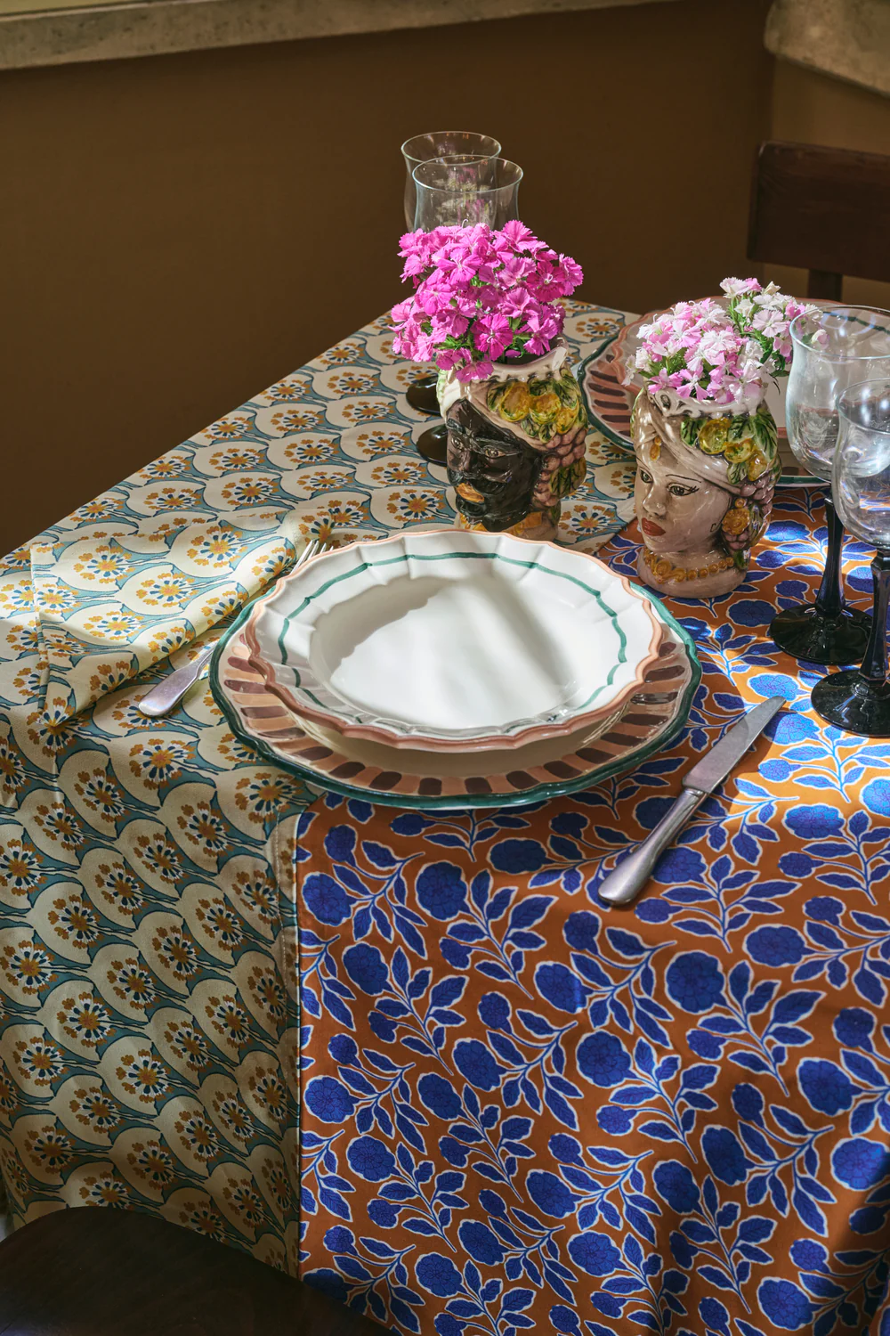 Le Fries, tavola in giardino, colori